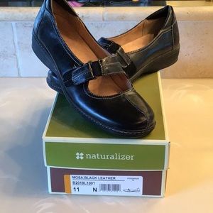 Black Leather Naturalizer size 11N